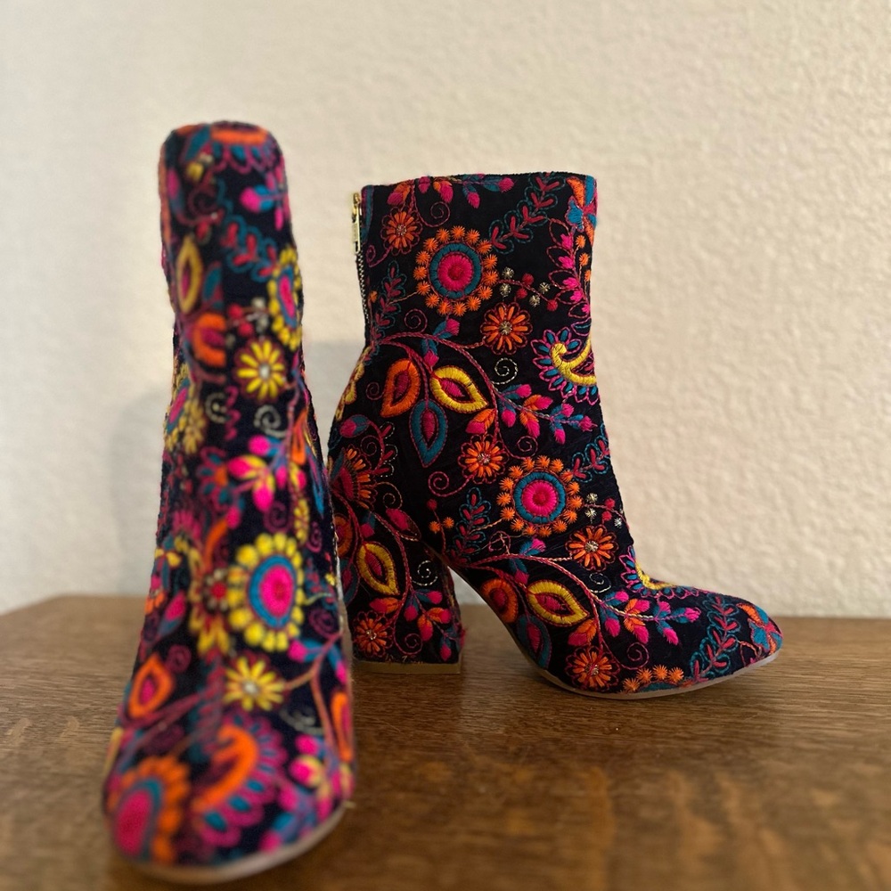 naughty monkey Black Velvet Floral Embroidered Block Heel Boots